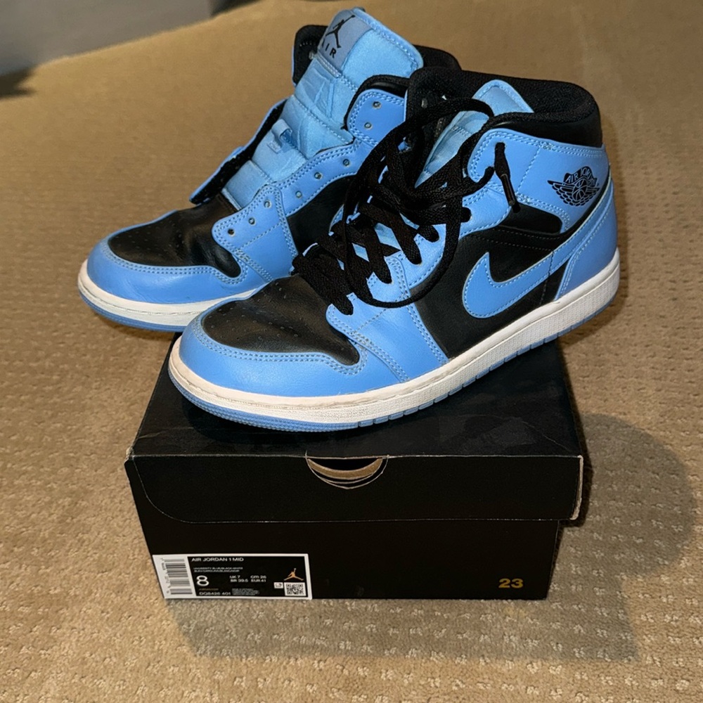Air Jordan 1 Mid sneakers